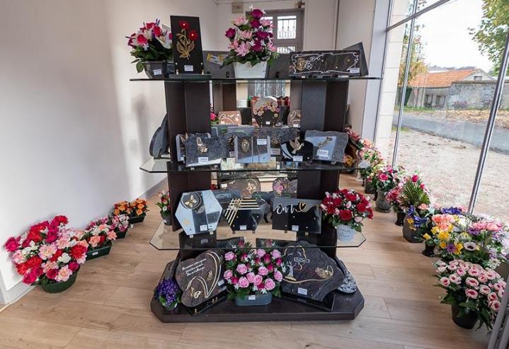 Nous proposons de nombreux articles funéraires.